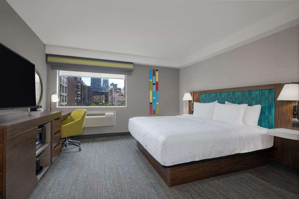 Hampton Inn & Suites By Hilton Toronto Downtown Room photo