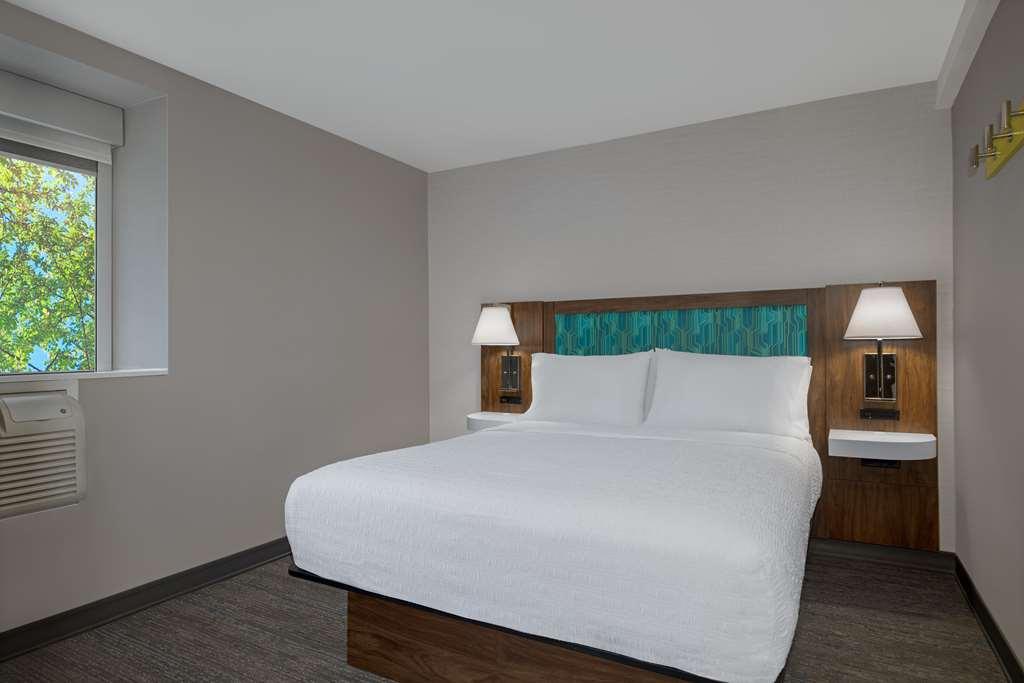 Hampton Inn & Suites By Hilton Toronto Downtown Room photo