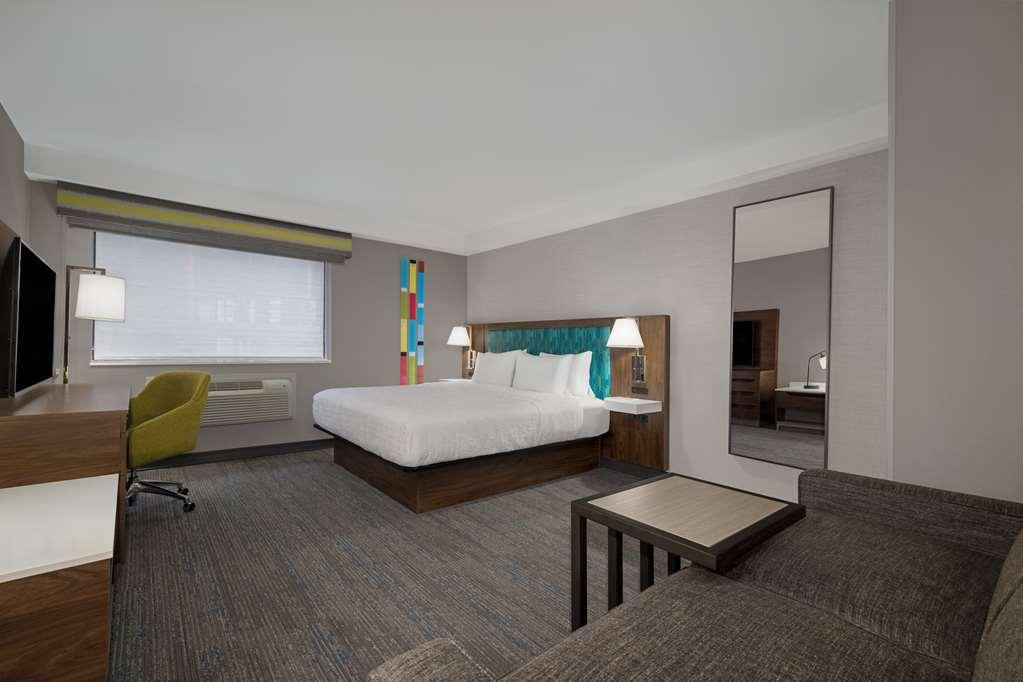 Hampton Inn & Suites By Hilton Toronto Downtown Room photo