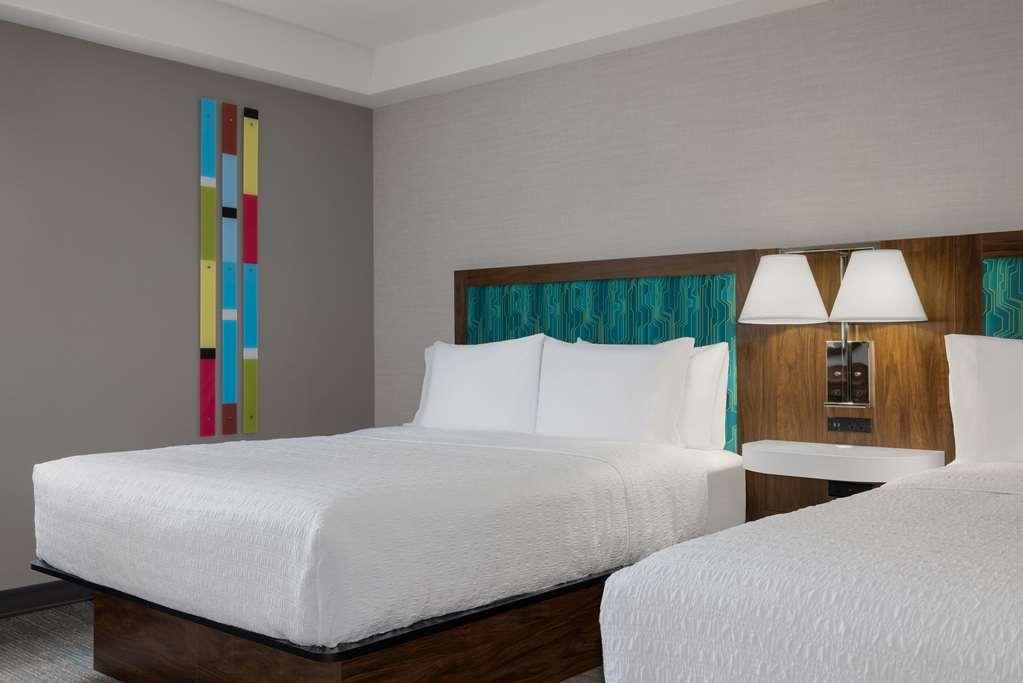 Hampton Inn & Suites By Hilton Toronto Downtown Room photo