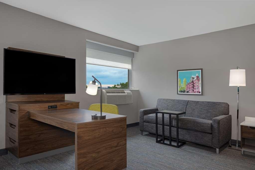 Hampton Inn & Suites By Hilton Toronto Downtown Room photo