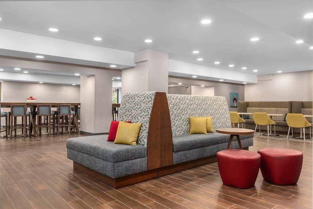 Hampton Inn & Suites By Hilton Toronto Downtown Interior photo