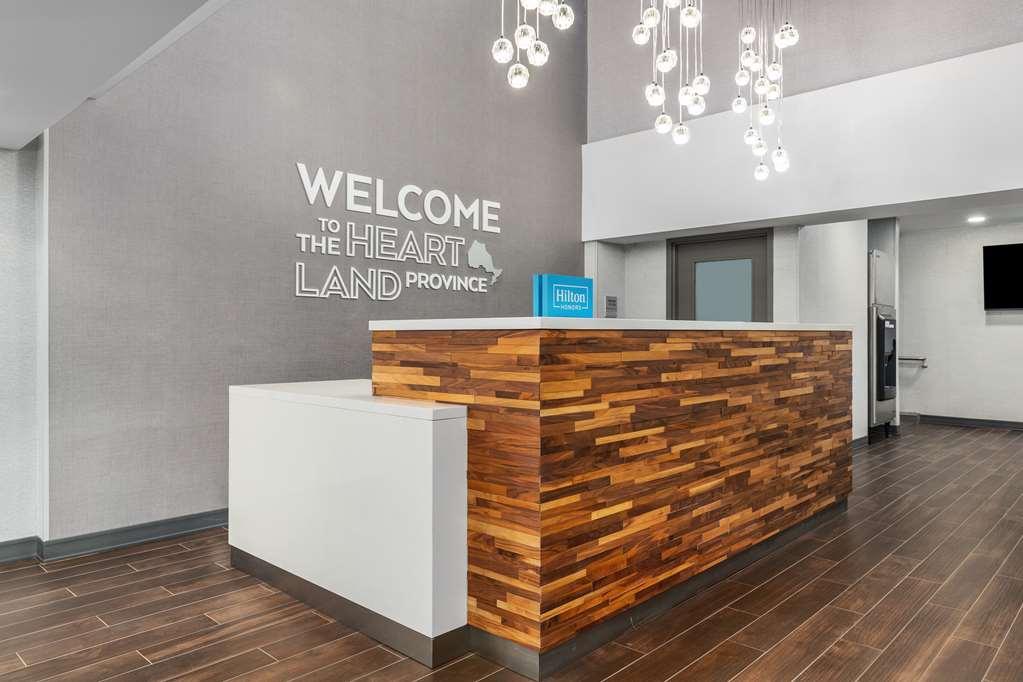 Hampton Inn & Suites By Hilton Toronto Downtown Interior photo